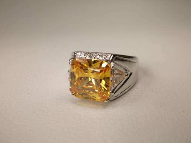 Gorgeous Sterling Silver Yellow Stone Ring 7 (1 of 2)