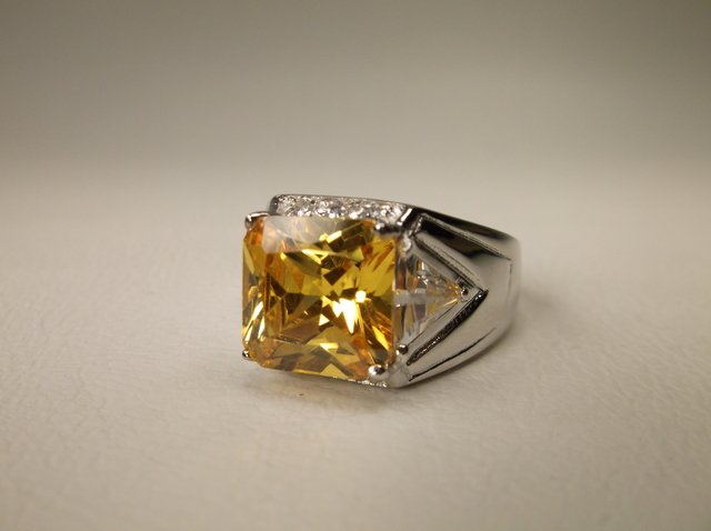Gorgeous Sterling Silver Yellow Stone Ring 8 (1 of 2)