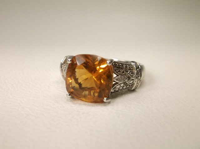 Gorgeous Sterling Silver Yellow Stone Ring 11 (1 of 2)