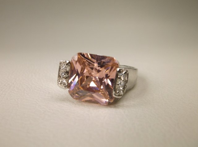 Gorgeous Sterling Silver Pink Stone Ring 7 (1 of 2)