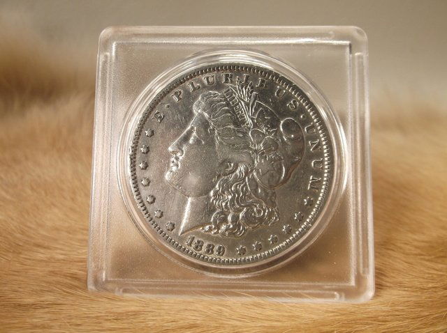 1889 O US Silver Morgan Dollar (1 of 2)