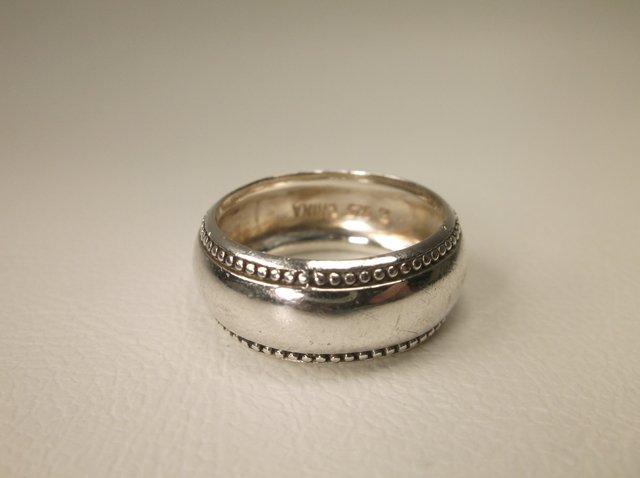 Beautiful Sterling Silver Band Ring 8.5 (1 of 1)