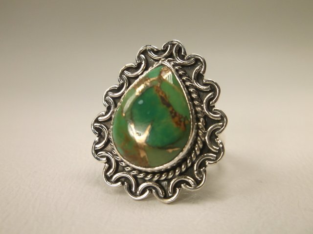 Gorgeous Sterling Silver Green Turquoise Ring 7.5 (1 of 2)