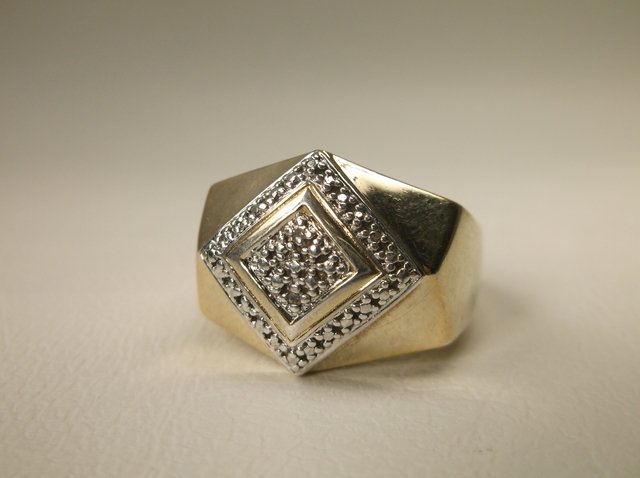 Beaut mens Gold Over Sterling Gen Diamond Ring 10.5 (1 of 2)