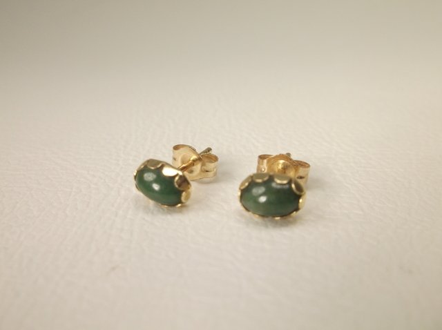 Beautiful 14kt Gold Jade Earrings w Backings (1 of 1)