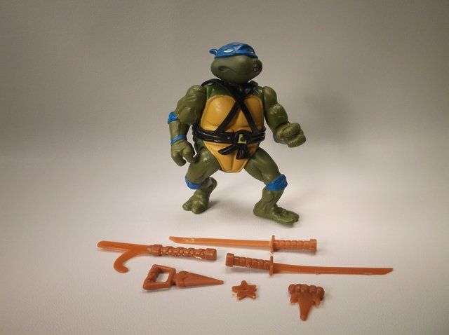 Nice 1988 TMNT Ninja Turtle Leonardo Figure Complete (1 of 1)