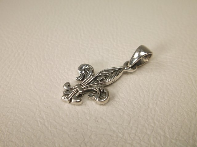 Gorgeous Sterling Silver Fleur De Lis Pend Charm (1 of 1)