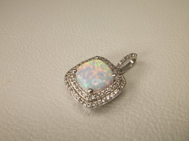 Gorgeous Sterling Silver Opal Pendant (1 of 1)