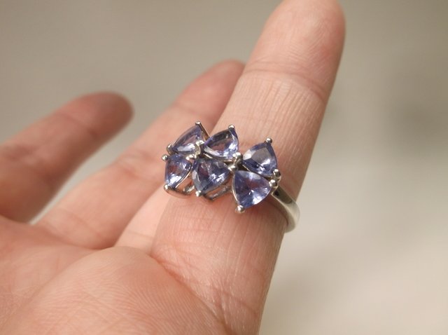 Beautiful Sterling Silver Tanzanite Ring 7 (1 of 2)