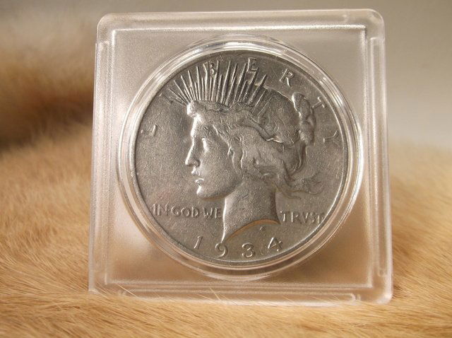 1934 D US Silver Peace Dollar (1 of 2)