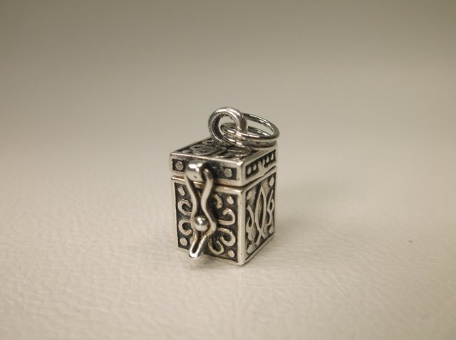 Beautiful Heavy Sterling Silver Prayer Box Charm (1 of 1)