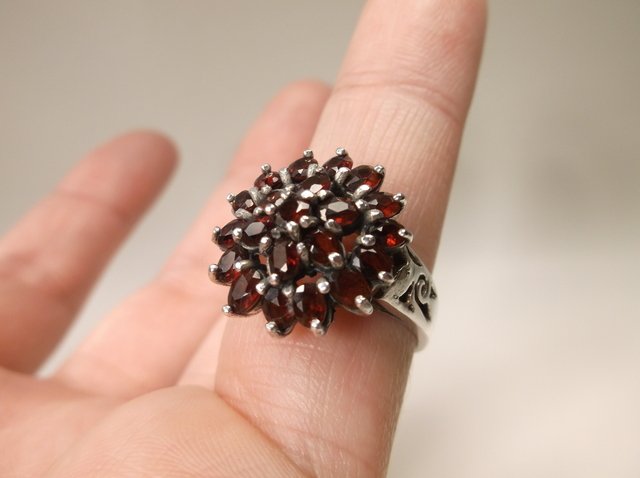 Gorgeous Sterling Silver Garnet Cocktail Ring 7.5 (1 of 2)