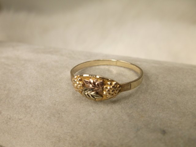 Gorgeous 10kt Black Hills Gold Ring 7 (1 of 1)