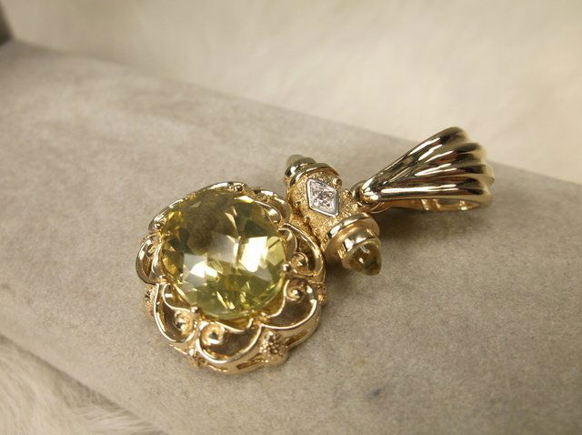 Stunning 14kt Gold Large Peridot Diamond Pendant heavy (1 of 4)