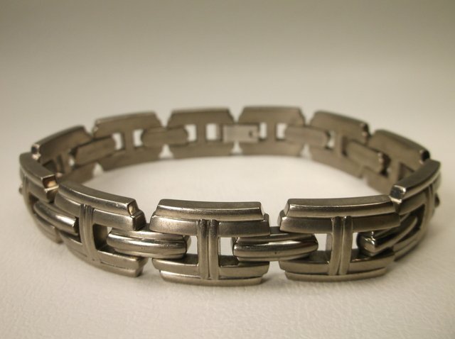 Beautiful Mens Titanium Bracelet 8.5 inch (1 of 2)