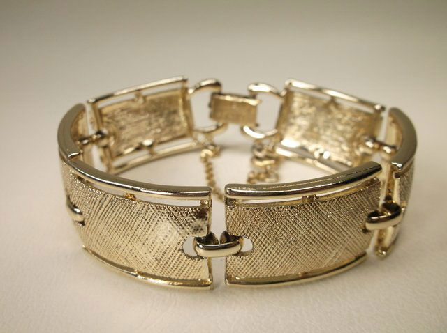 Beautiful Antique Coro Craft Bracelet: .