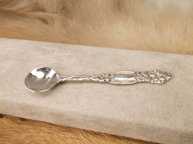 Beautiful Antique Sterling Silver Salt Spoon (1 of 2)