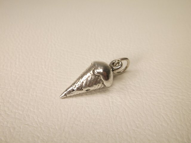 Beautiful Sterling Silver Ice Cream Cone Charm: .