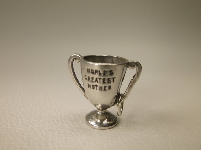 Beautiful Sterling Silver Mom Trophy Cup Charm: .