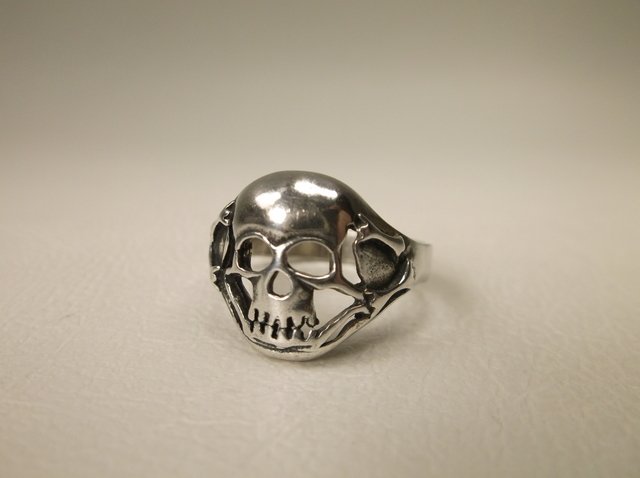 Gorgeous Sterling Silver Skull Ring 7 (1 of 1)