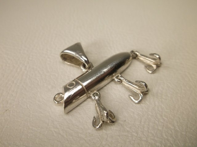 Gorgeous Sterling Silver Fishing Lure Pendant: .