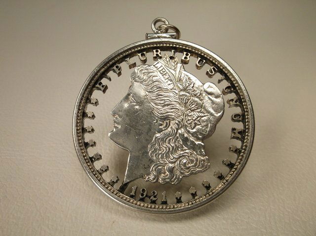 Gorgeous 1921 US Silver Morgan Dollar Pendant (1 of 2)
