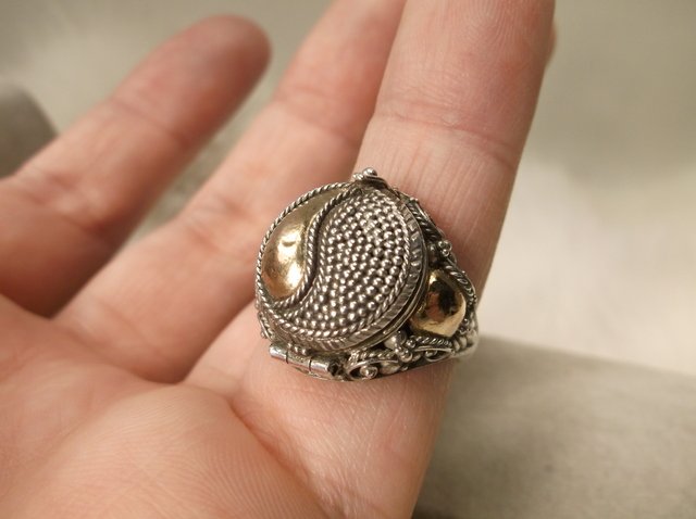 Vintage Sterling Silver 18kt Gold Poison Ring 7 (1 of 4)