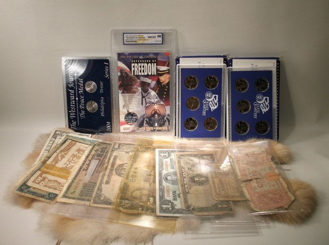 Huge Lot US Foreign Coins & Paper Money (1 of 4)