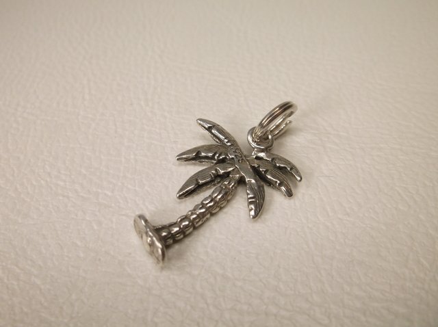 Beautiful Sterling Silver Palm Tree Charm (1 of 1)
