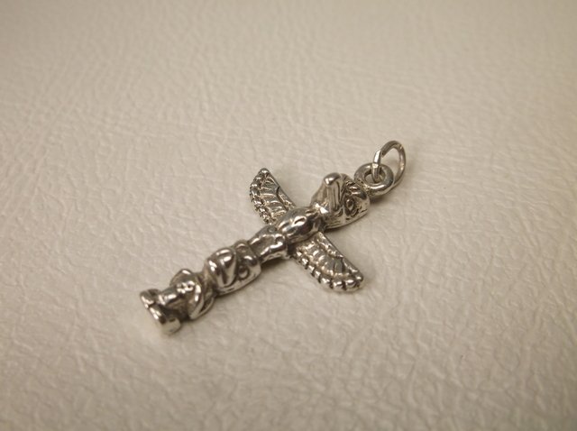 Beautiful Sterling Silver Totem Pole Charm: .