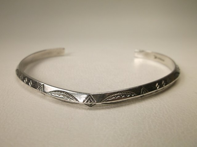 Beautiful Navajo Sterling Silver Cuff Bracelet Signed (1 of 3)