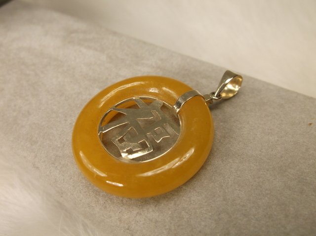 Gorgeous 14kt Gold Yellow Jade Pendant (1 of 1)