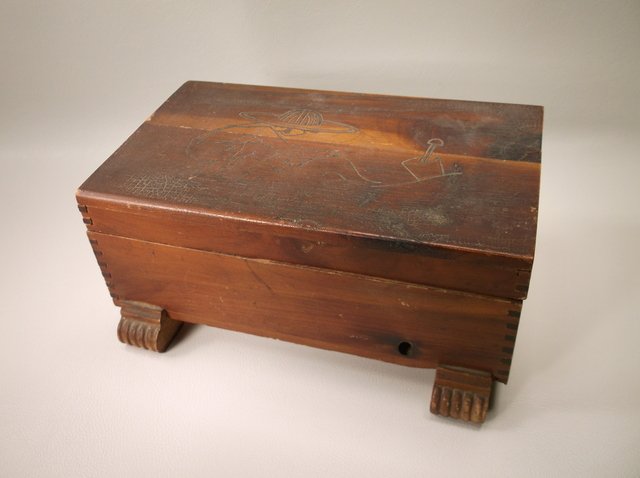 Antique Dove Tailed Wood Beach Box 1920s (1 of 3)