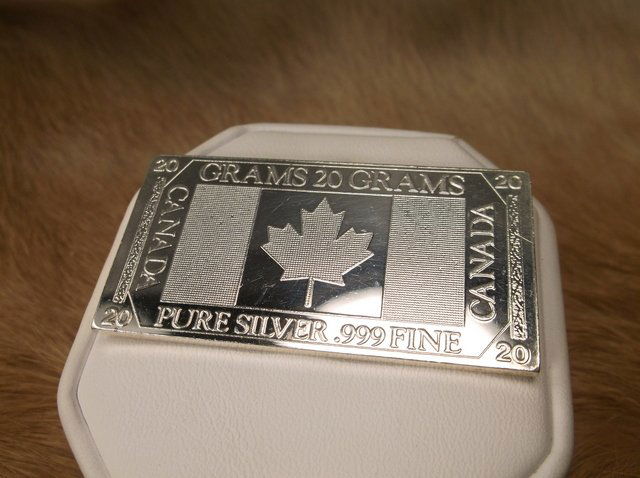.999 Fine Silver Canadian Flag Bar (1 of 1)
