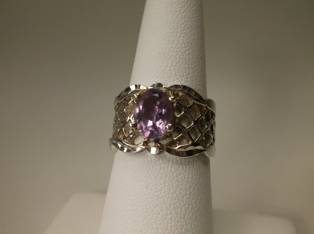 Gorgeous Sterling Silver Amethyst Ring 7 (1 of 1)
