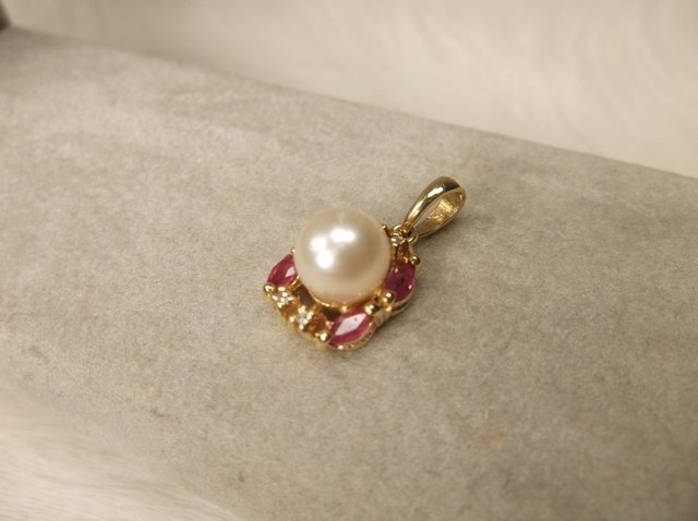 Gorgeous 14kt Gen Diamond Ruby Pearl Pendant (1 of 1)