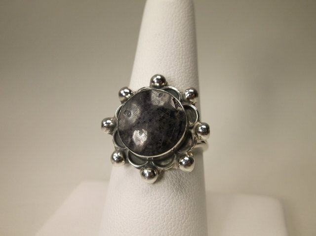 Beautiful Sterling Silver Amethyst Ring 8.5 (1 of 1)