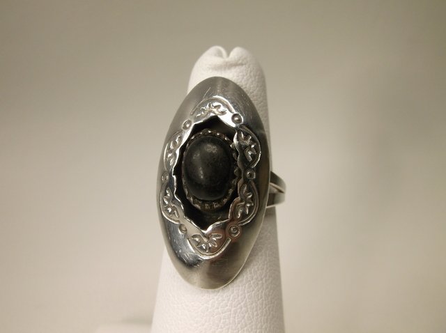 Beautiful Navajo Sterling Silver Onyx Ring 6 AR (1 of 3)