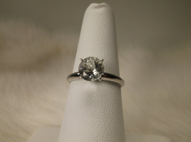 Stunning 10kt Gold Sterling 1ct White Sapphire Ring 7 (1 of 3)