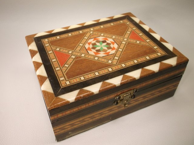 Beautiful Antique Inlaid Wood Box (1 of 3)