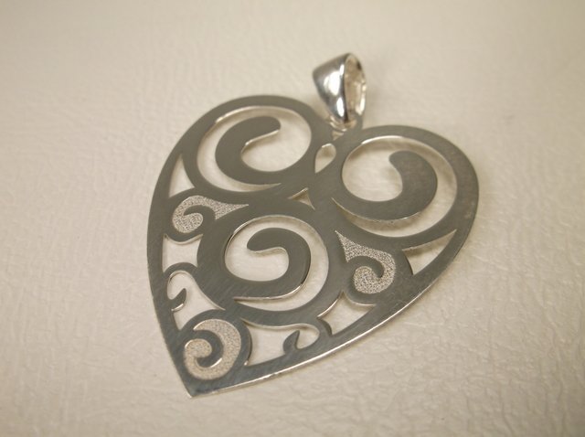 Gorgeous Large Sterling Silver Heart Pendant (1 of 1)