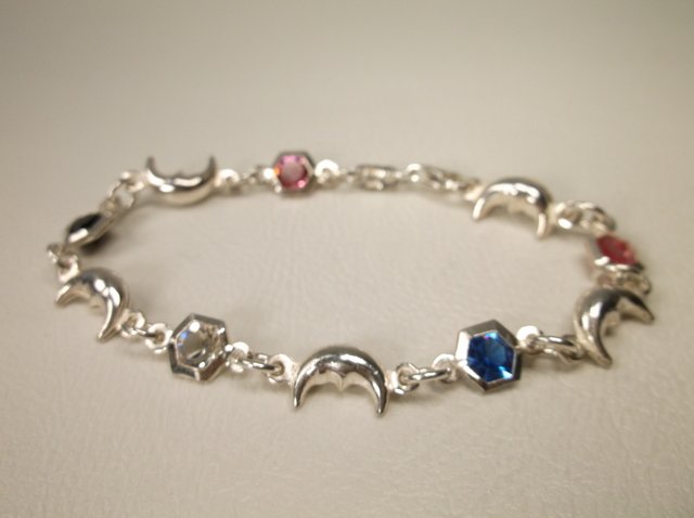 Gorgeous Sterling Silver Moon & Gemstone Bracelet (1 of 1)
