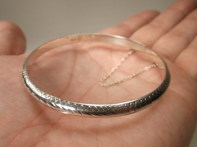 Gorgeous Sterling Silver Bangle Bracelet (1 of 1)
