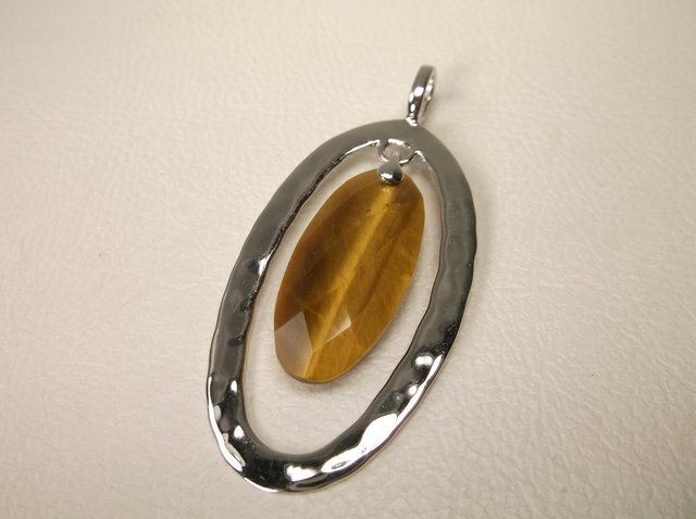 Gorgeous Sterling Silver Tigers Eye pendant: .