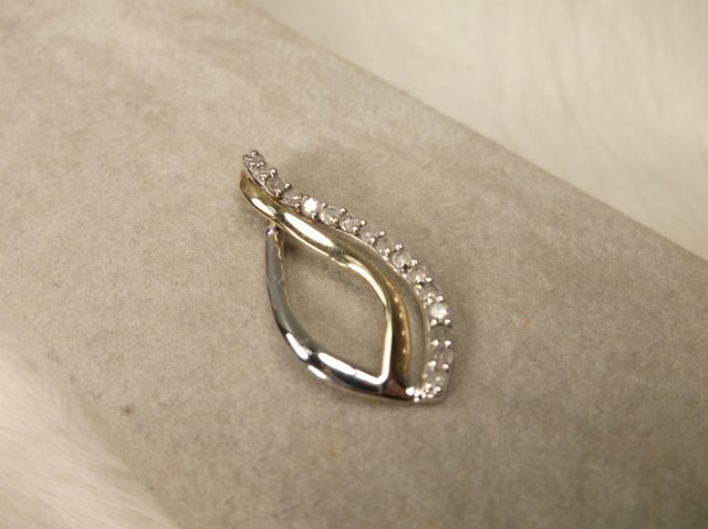 Gorgeous 10kt Gold Genuine Diamond Pendant (1 of 1)