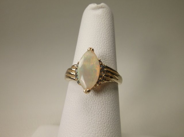 Gorgeous 10kt Gold Opal Topaz Ring 6 (1 of 3)