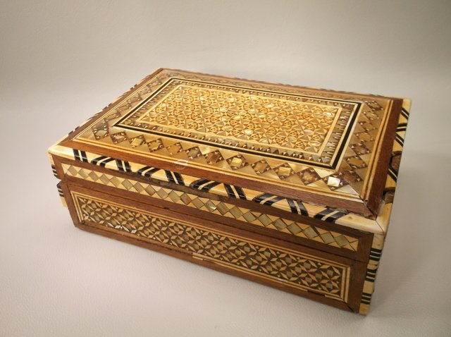 Antique Egyptian MOP Inlaid Box: .
