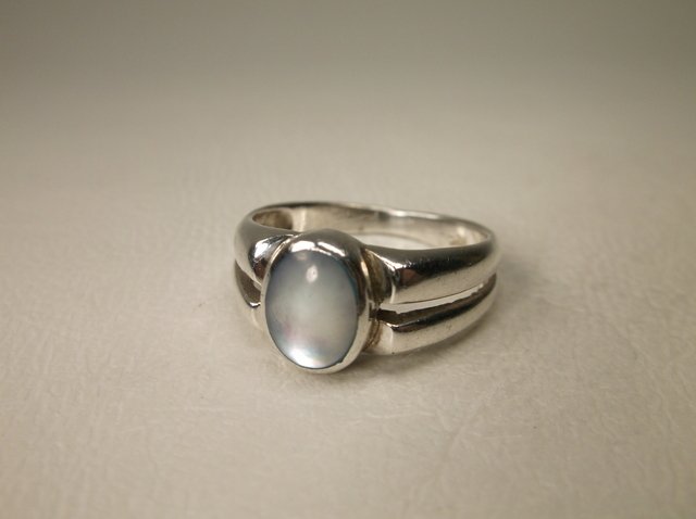 Gorgeous Sterling Silver MOP Ring 7.5 (1 of 1)