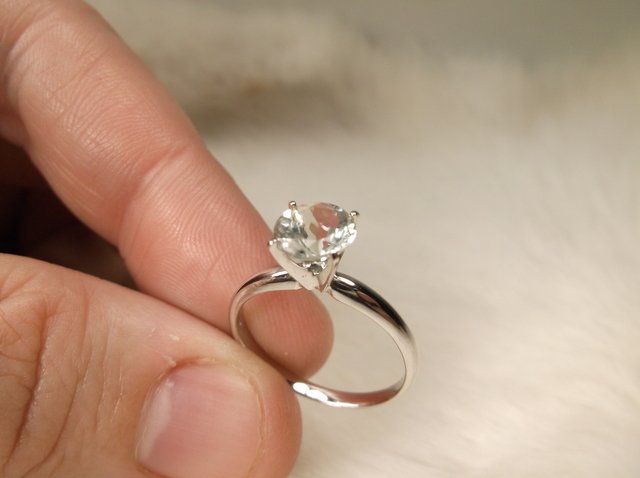 Stunning 10kt Gold Sterling 1ct White Sapphire Ring 7 (1 of 4)