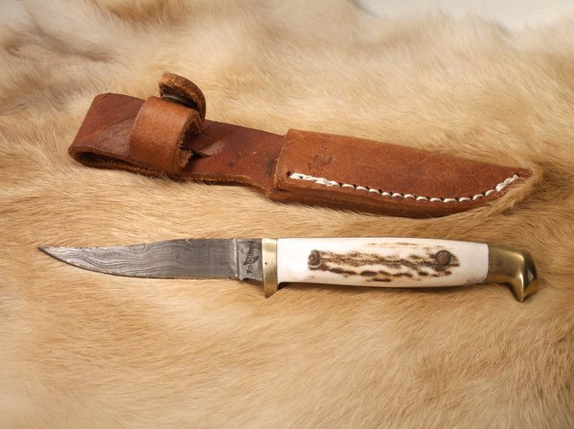 Beautiful Vintage Fox & Hound Stag Handle Knife: with sheath